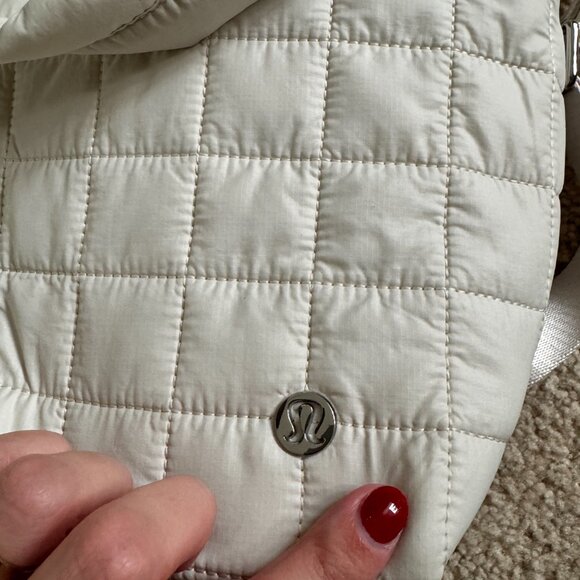 Lululemon Quilted Grid Tote Bag - Picture 6 of 13